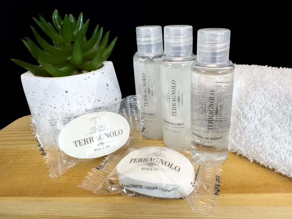 Sabonete 15g Anatomic + Shampoo 2x1 Frasco 30ml + Espuma de Banho Frasco 35ml
