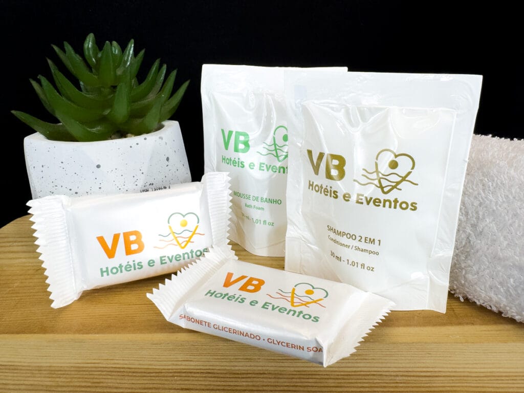 Sabonete 20g Glicerinado + Shampo 2x1 Sachê 30ml + Mousse de Banho Sachê 30ml